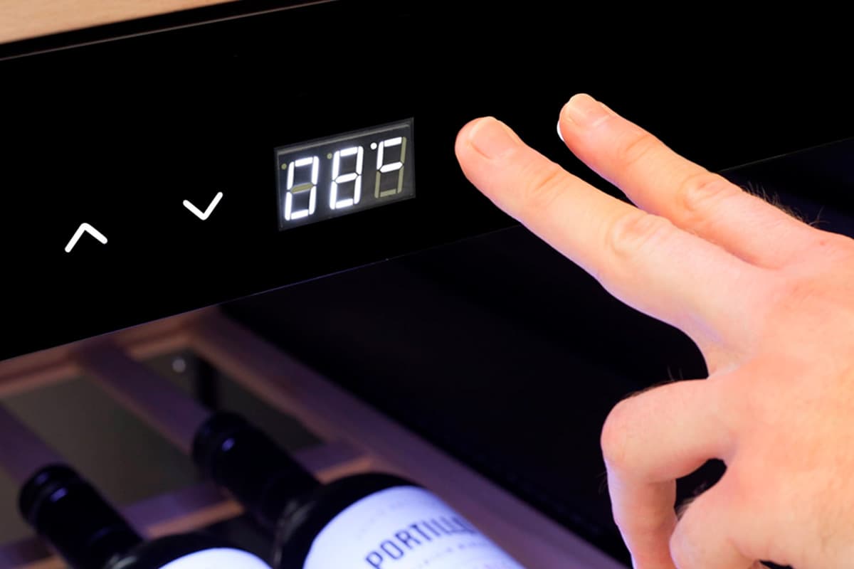 Шкаф винный CASO WineExclusive 180 Smart