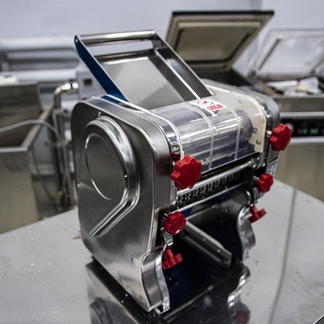 Лапшерезка электрическая Hualian Machinery HMT-22 (220 мм)