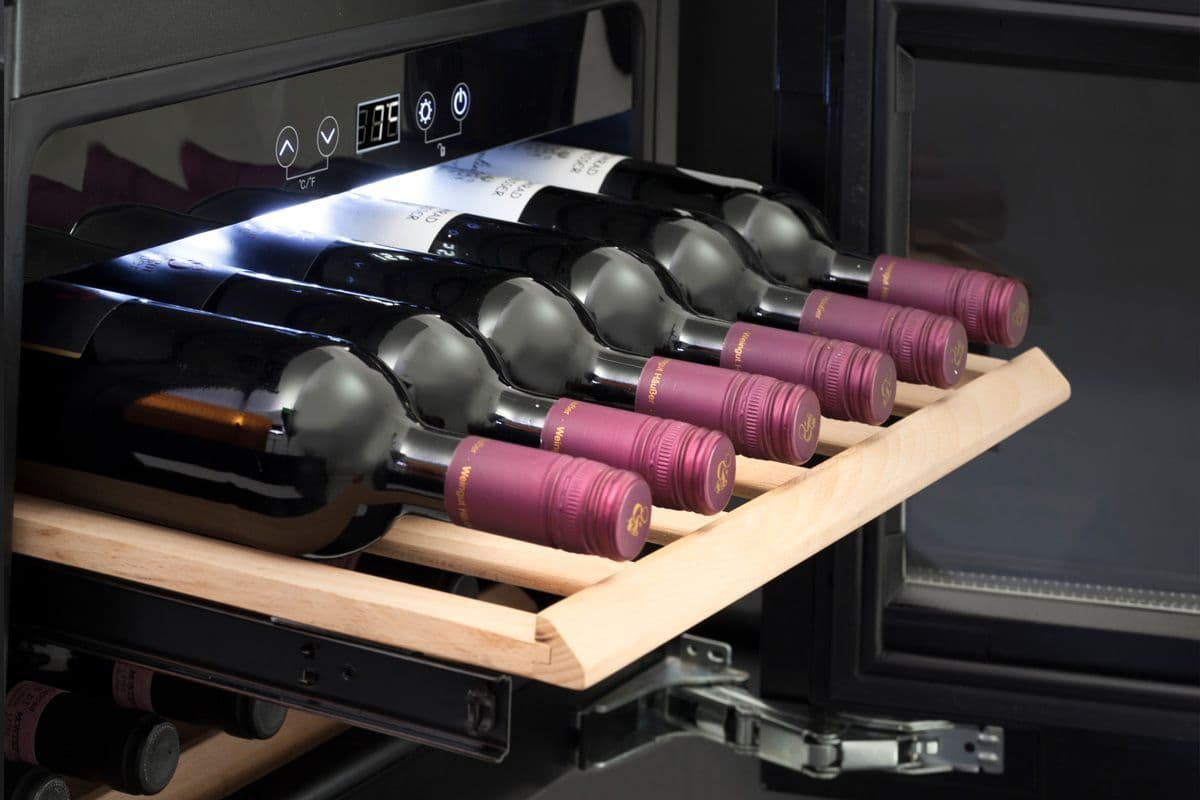 Шкаф винный CASO WineDeluxe E 18