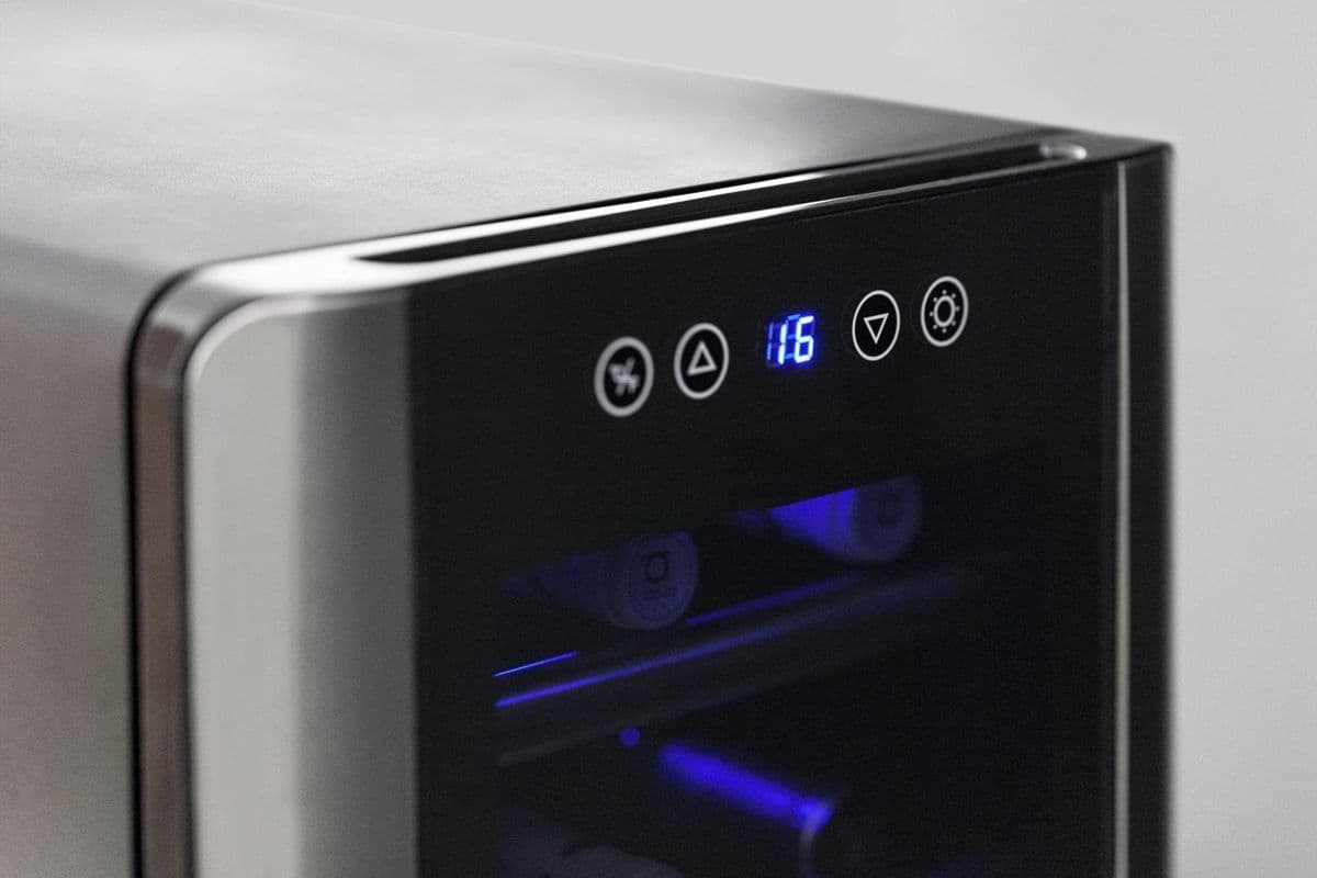 Шкаф винный CASO WineCase Red 12